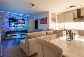 Confort Familial/Professionnel aux Portes de Paris has Balcony rooms