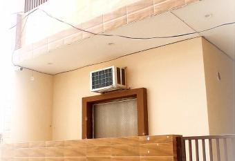 SD GUEST HOUSE & PG -- LPU Law Gate -- For Parents, Students, Travellers, Couples has Balcony rooms