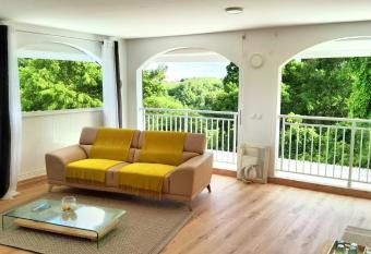 La D  lonia has Balcony rooms