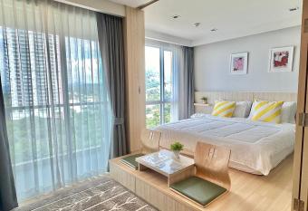 Yuu sriracha by panis has rooms with a private hot tub