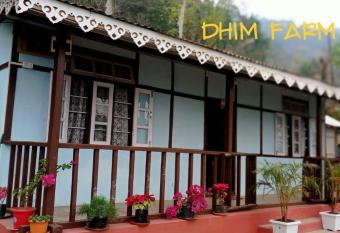 Dhim Farmstay has Smoking/Balcony rooms