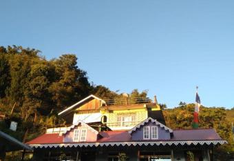 SAMIYANA - A DREAM HOMESTAY has Balcony rooms