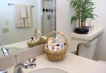 Eagle Harbor Inn has Balcony rooms