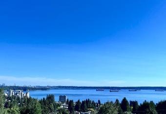 Kiafar Prime House has Balcony rooms