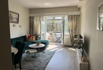 Central Comfort Room in Heart of Oslo, Majorstuen has Balcony rooms