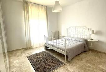 La casa al mare di Adelaide allows 18 year olds to book a room