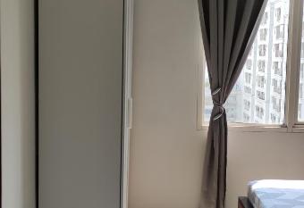 Compact 1BR @West Jakarta has rooms with a private hot tub