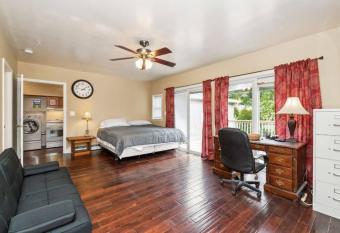 1 bedroom, 1 bath, kitchen, deck has Balcony rooms