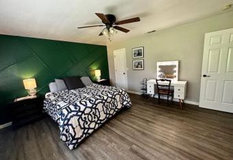 The Lighthouse Pet Friendly Hot Tub BBQ Sleeps 11 has rooms with a private hot tub