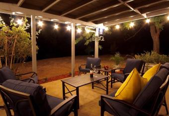 Yosemite Elements Sleeps 12 Pet Friendly Views has rooms with a private hot tub