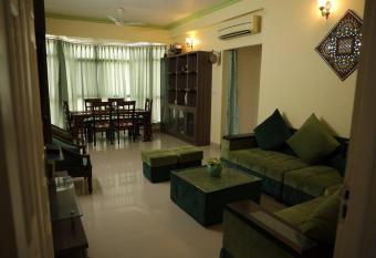 A Cozy 2-Bedroom Getaway Miraj Udaipur has rooms with a private hot tub