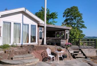 Guesthouse with two bedrooms (master bedroom is located outdoors) has Balcony rooms