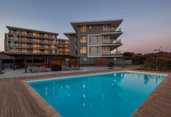 Luxury Beach Getaway@Coral Point has Balcony rooms