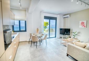 Maison Po  me - Luxury Apartments has Balcony rooms