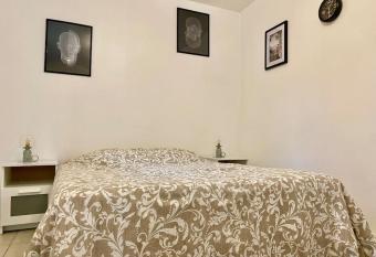 Charmant studio    Coutevroult has Balcony rooms