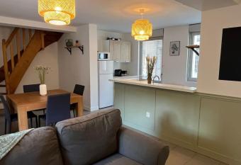 Le chaleureux. Maison    2 pas du centre ville/proche du zoo de Beauval has Balcony rooms