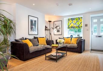 Luxury Town House, Tavistock (sleeps 4) has Balcony rooms