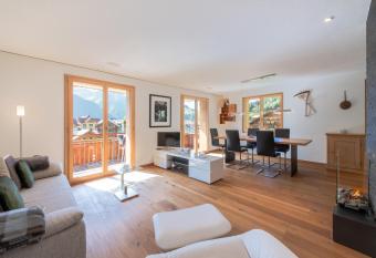 Chalet Bargsunna has Balcony rooms