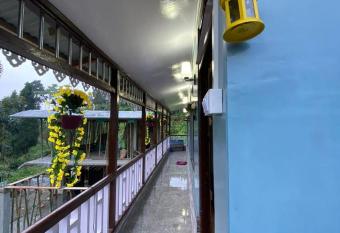 SAMIYANA - A DREAM HOMESTAY has Smoking/Balcony rooms