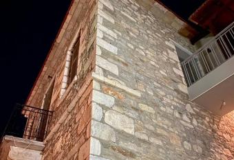 EJ Boutique Suites has Balcony rooms