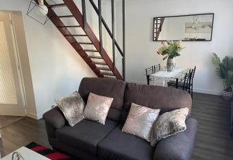 Appartement spacieux proche de paris allows 18 year olds to book a room