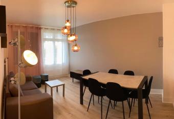 Bel appartement centre ville de Vierzon has Balcony rooms