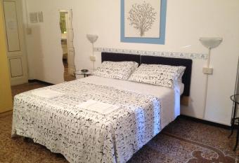 Albergo Novecento allows 18 year olds to book a room