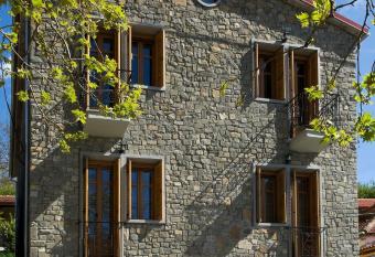 Rentinia Inn has Balcony rooms