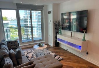 2 Bedrooms Waterfront Condo has rooms with a private hot tub