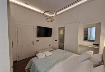 Jensen Luxury Suites allows 18 year olds to book a room