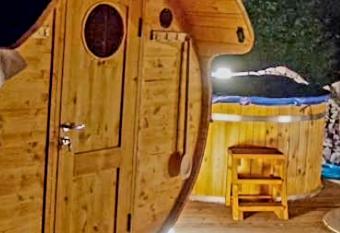 Ubytovanie Klinger - chata nad jazerom has Balcony rooms