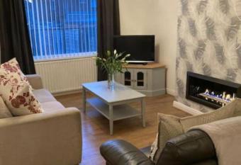 Coniston House Lancaster 3 bedrooms Parking and Garden allows 18 year olds to book a room