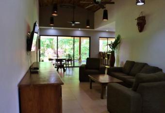 Villa Quetzal Paradise-Playa Potrero has Balcony rooms