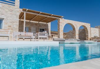 Aegean Feelings has Balcony rooms