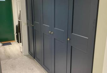 Gl  m dina bekymmer i denna rymliga l  genhet allows 18 year olds to book a room