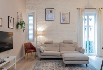 IHost Apartment - Marconi 163 has Balcony rooms