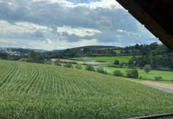Monteur und Fremdenzimmer   tzhausen has Balcony rooms