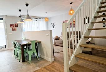 Algorri - ONGI ETORRI has Balcony rooms