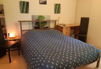 Petit studio - Chambre ind  pendante au calme allows 18 year olds to book a room