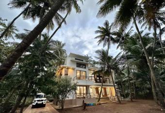 SeaLaVie Sea View Farmhouse has Balcony rooms