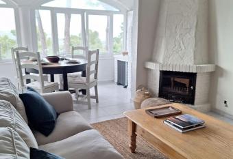 Magn  fica casa con vistas al mar y piscina privada has Balcony rooms