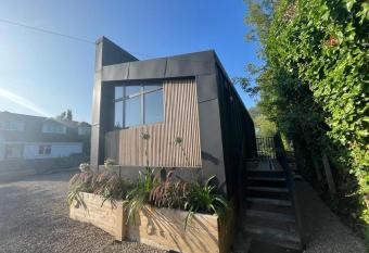 Riverside Pod with Jacuzzi Fire and Boat Hire has Balcony rooms