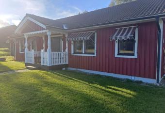 Hus i lugn och natursk  n milj   has Balcony rooms