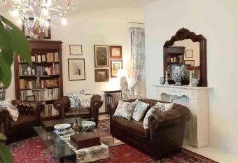 La Villa Bianca - appartamento in villa allows 18 year olds to book a room