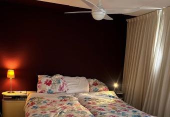 Cozy Family Home has Balcony rooms