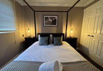 No17 Llansannor Drive allows 18 year olds to book a room