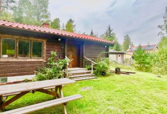 Charmig stuga mitt i naturen! has Balcony rooms