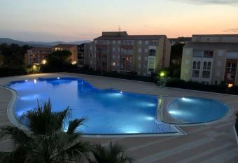 Appartement avec terrasse en rez-de-jardin dans r  sidence avec piscine, tennis et aire de jeux allows 18 year olds to book a room