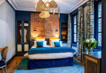 La Petite Folie allows 18 year olds to book a room