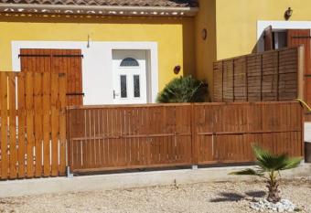 Studio avec mezzanine sympa et bien situ  . has Balcony rooms